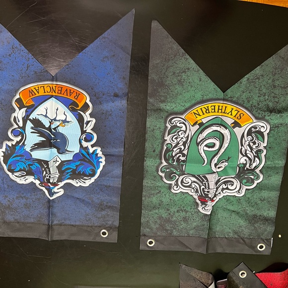 Harry Potter House Flags & Buttons - Picture 3 of 6